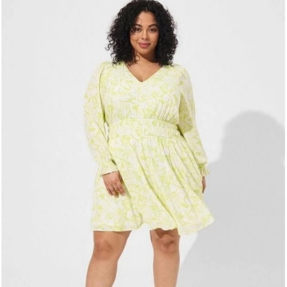 Torrid White & Neon Yellowish Green Floral Dress with flowy skirt size 1 (1X)